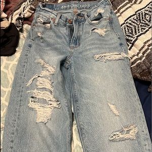 i’m selling mom jeans from american eagle, the don’t fit anymore!